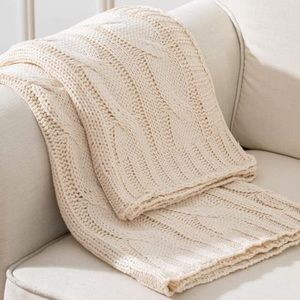 BNIB Batillo Ivory Cable Knit Blanket